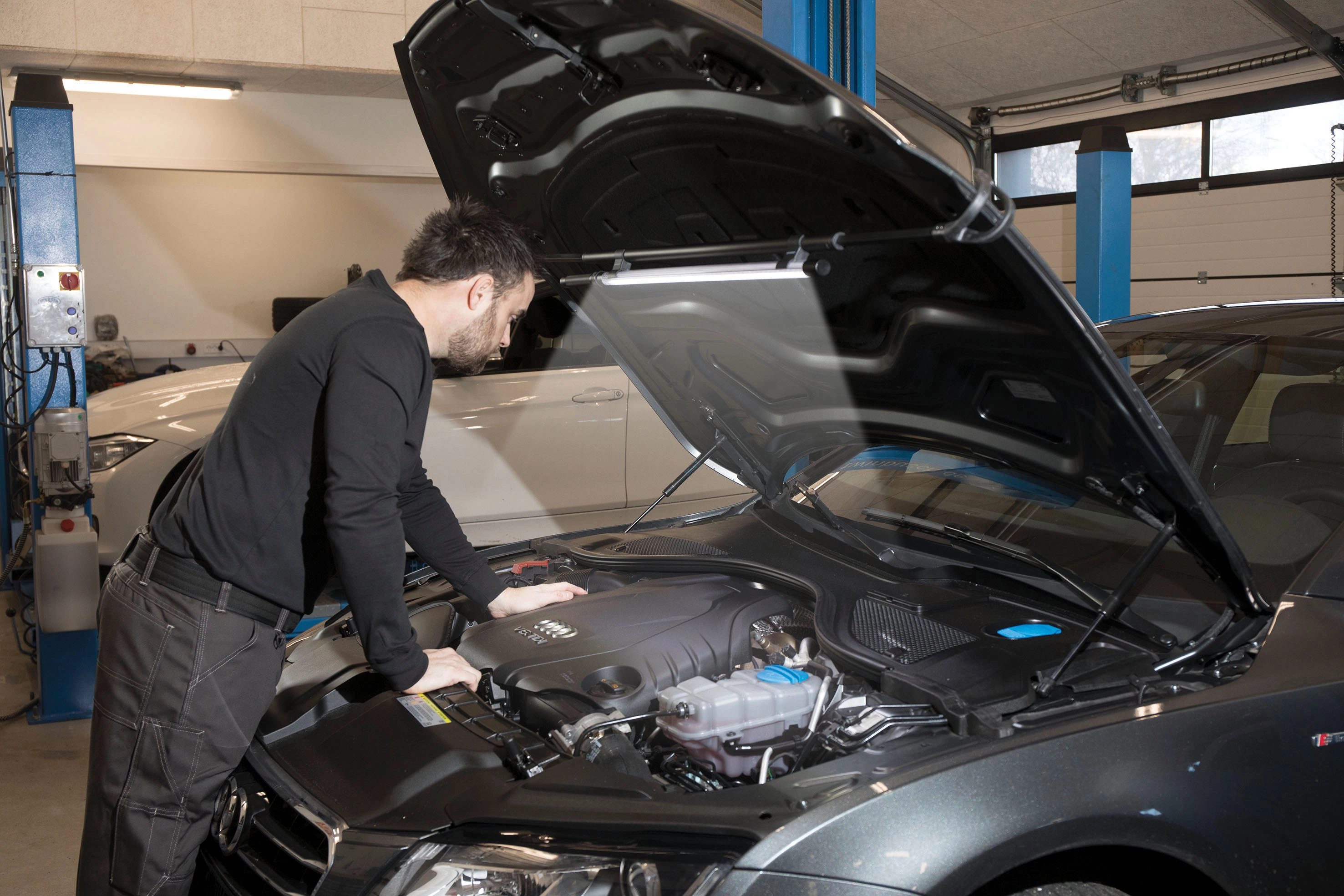 SCANGRIP BONNET C+R - Araç İç , Dış ve Alt Bölümleri Aydınlatmak için parlak ve güçlü LED çalışma Lambası